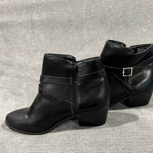 NWOB Women’s Size 9M London Fog ankle boot